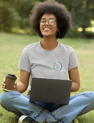 Café - a t-shirt de estilo suave do círculo da vida para mulheres