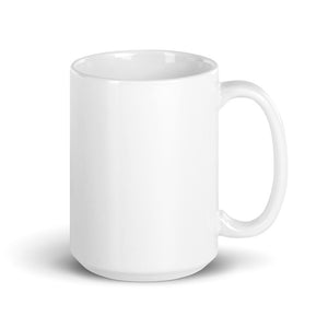 Apenas uma caneca brilhante branca lisa de boa qualidade